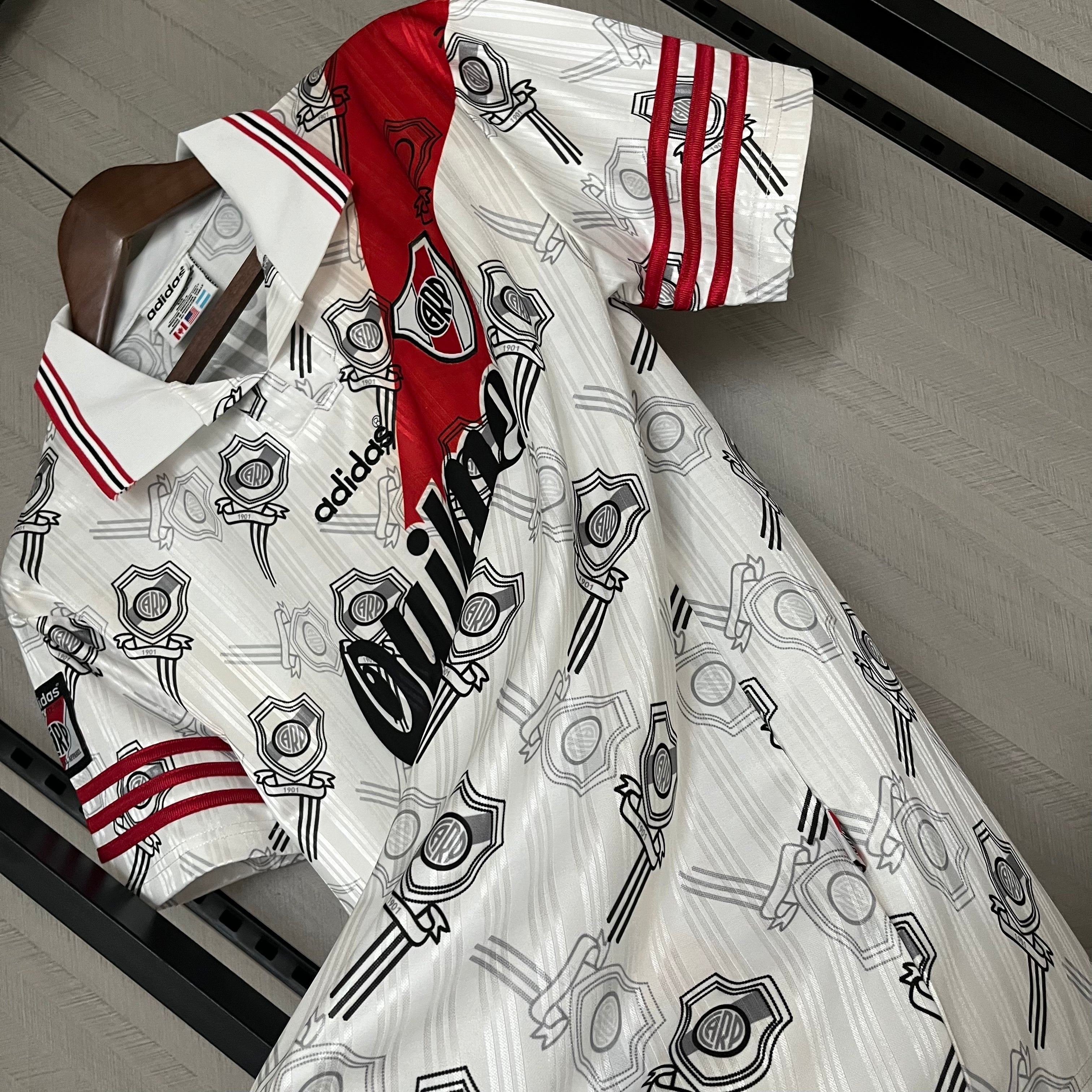 Camisa Retrô River Plate 1996 / 97 I 1996/97 Masculina